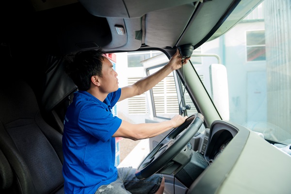 Hình ảnh ban đêm sẽ được camera xe đầu kéo ghi lại dễ - BA GPS
