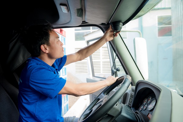 Kiểm soát thắt dây an toàn nhờ camera xe đầu kéo - BA GPS