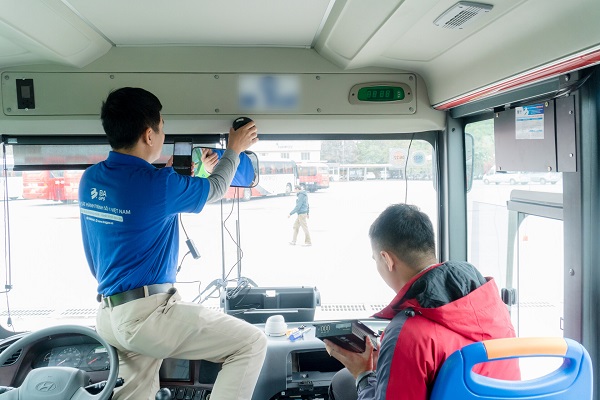 Đội ngũ kỹ thuật của BA GPS sẽ hướng dẫn quý khách lắp đặt và sử dụng camera giám sát xe khách dễ dàng và tiện lợi