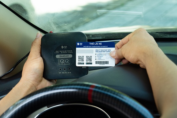 Định vị ô tô BA GPS có đầy đủ các phụ kiện tiêu chuẩn và tích hợp