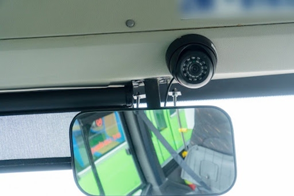 Kết nối thêm mắt camera để quan sát hình ảnh trong xe, phục vụ nhu cầu quản lý