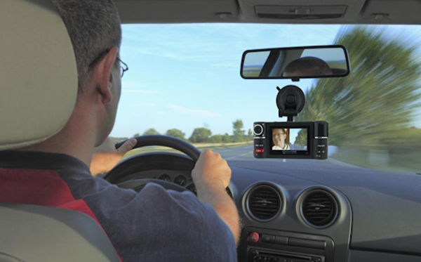 Camera của thiết bị giám sát xe tập lái phải lắp ở vị trí quan sát được toàn bộ hình ảnh của học viên nhưng không gây ảnh hưởng và cản trở tầm nhìn