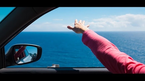Không mở cửa kính khi xe di chuyển ở tốc độ cao