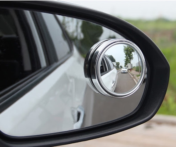 Chỉnh gương chiếu hậu đúng cách sẽ giúp tài xế lái xe dễ dàng và an toàn hơn