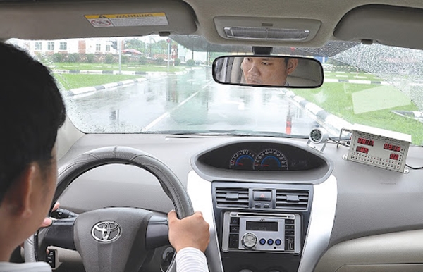 Thiết bị giám sát học viên lái xe mang đến nhiều lợi ích cho Trung tâm dạy lái