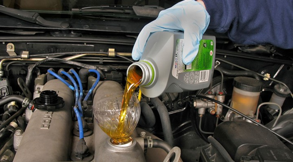 Chọn dầu nhớt ô tô bạn nên quan tâm đến thông số SAE