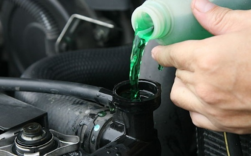 Tiết kiệm nhiên liệu cho ô tô bằng cách thường xuyên kiểm tra nước làm mát ô tô