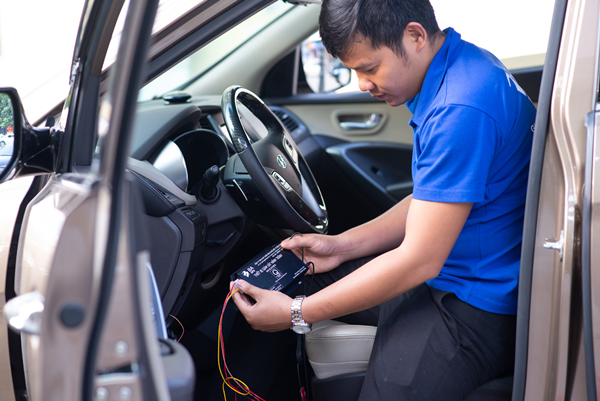 Hãy tìm đến nhân viên kỹ thuật lắp đặt khi lắp giám sát hành trình cho xe của bạn