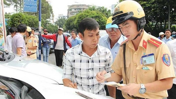 Tin tức, tài liệu: Điều khiển ô tô không có bằng lái sẽ phạt bao nhiêu? Dieu-khien-phuong-tien-ma-khong-co-bang-lai-xe-bi-phat-bao-nhieu_(1)