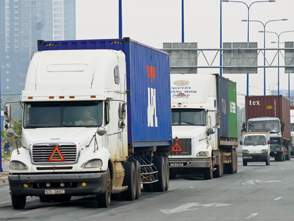Xe tải, xe container, xe đầu kéo nằm trong danh mục phải lắp định vị hợp chuẩn Quảng Bình