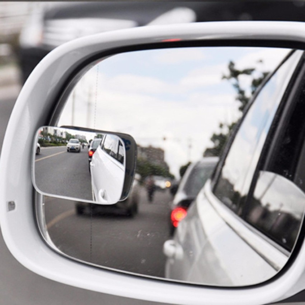 Sử dụng gương cầu lồi ô tô để xóa những điểm mù khi lái xe