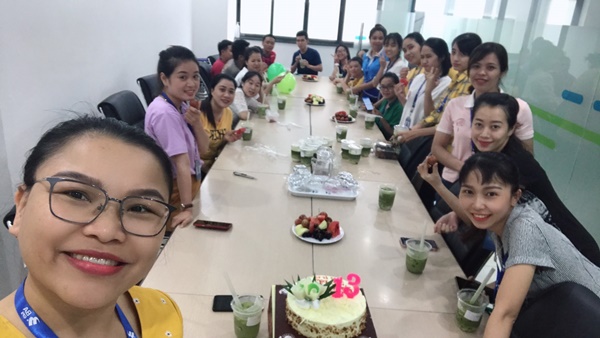 Tiệc sinh nhật tại CN Miền Nam thì không kém phần "hoành tráng"