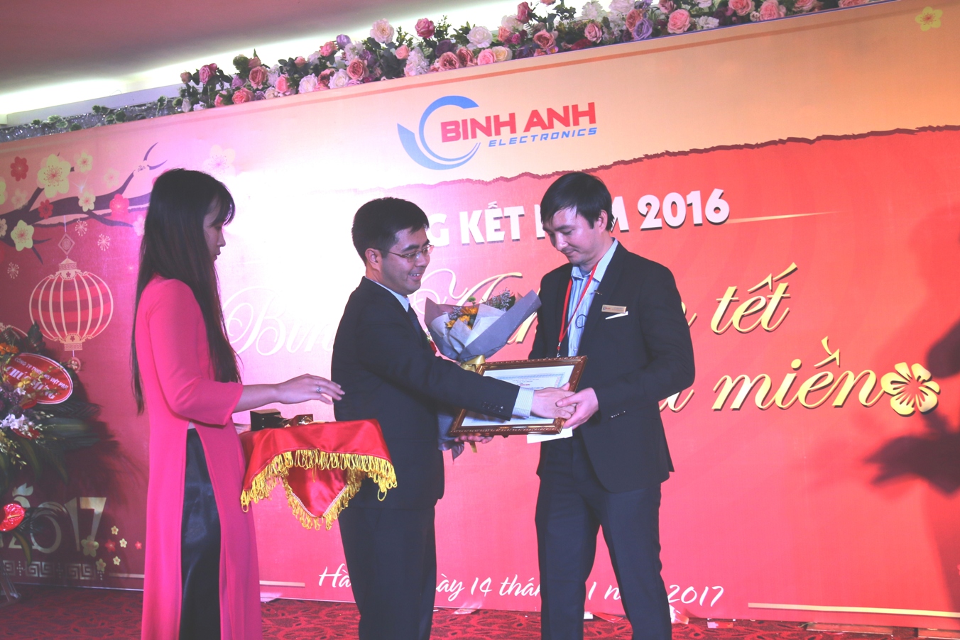 Rộn ràng tổng kết năm 2016 tại Bình Anh